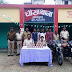 एक ही नंबर के दो मोटरसायकिल के साथ शराब कारोबारी शराब सहित गिरफ्तार