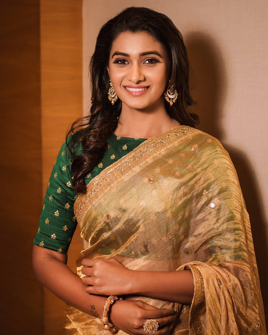 Actress Priya Bhavani Shankar Cute Golden saree Stills Actress Priya Bhavani Shankar Cute Golden saree Stills