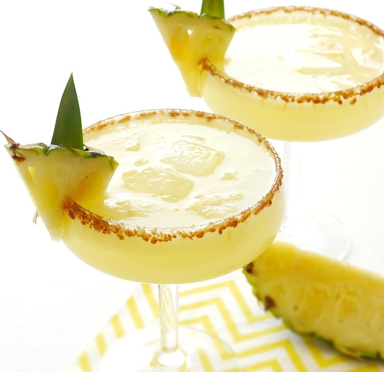 Pineapple Rum Sangria Recipe #drinks #summer Pineapple Rum Sangria Recipe #drinks #summer