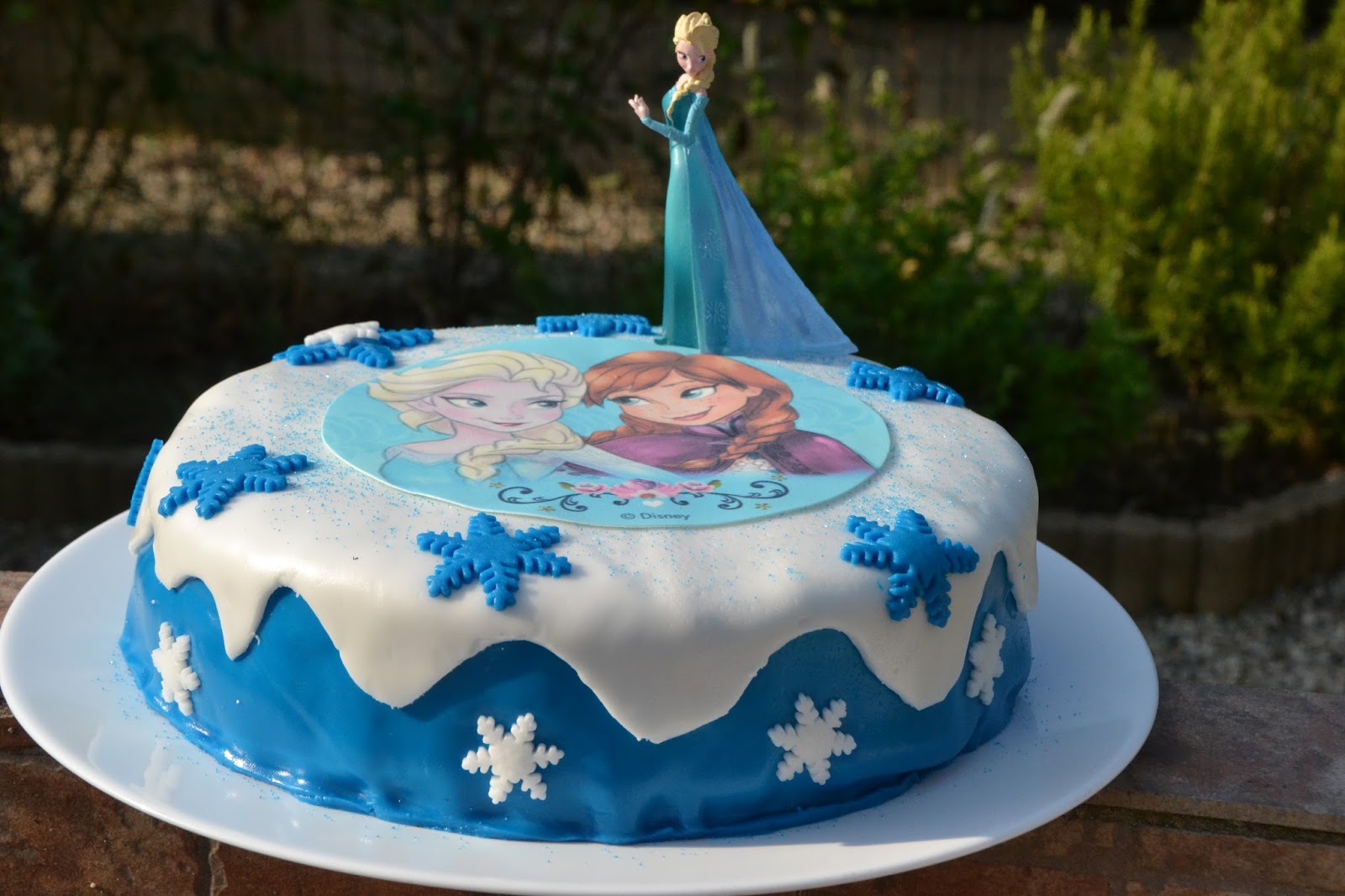 Gâteau d'anniversaire Elsa Anna la reine des neiges - Articles de fête mignons Gâteau d'anniversaire Elsa Anna la reine des neiges - Articles de fête mignons