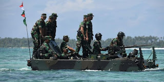 https://4.bp.blogspot.com/-dliC8dov2LQ/WCe519MhVxI/AAAAAAAAJeY/DFvpDA6hy54eb1GammVBNdeZhOMQyPgBwCLcB/s1600/tni-ad-gelar-latihan-taktis-antar-kecabangan-di-pulau-natuna.jpg