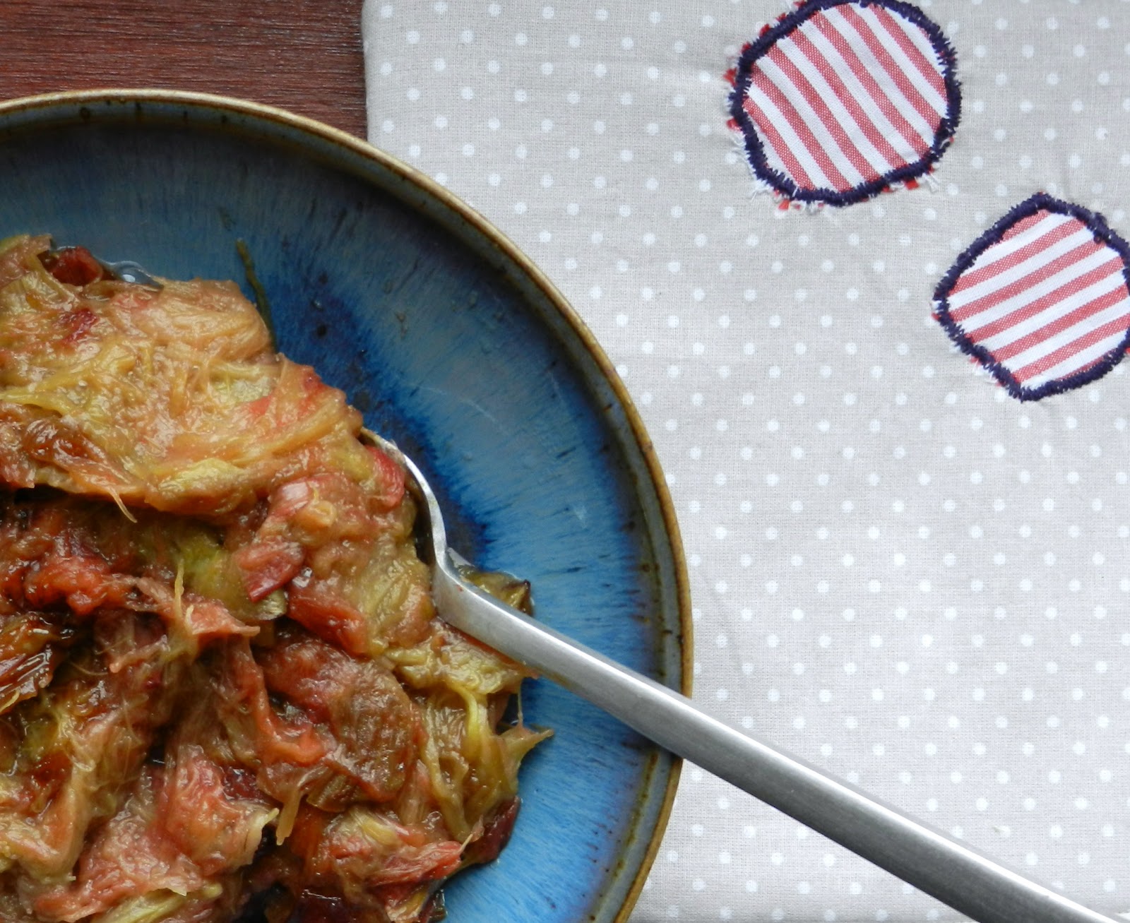 LES AMOURS PERISSABLES la compote de rhubarbe rôtie au four
