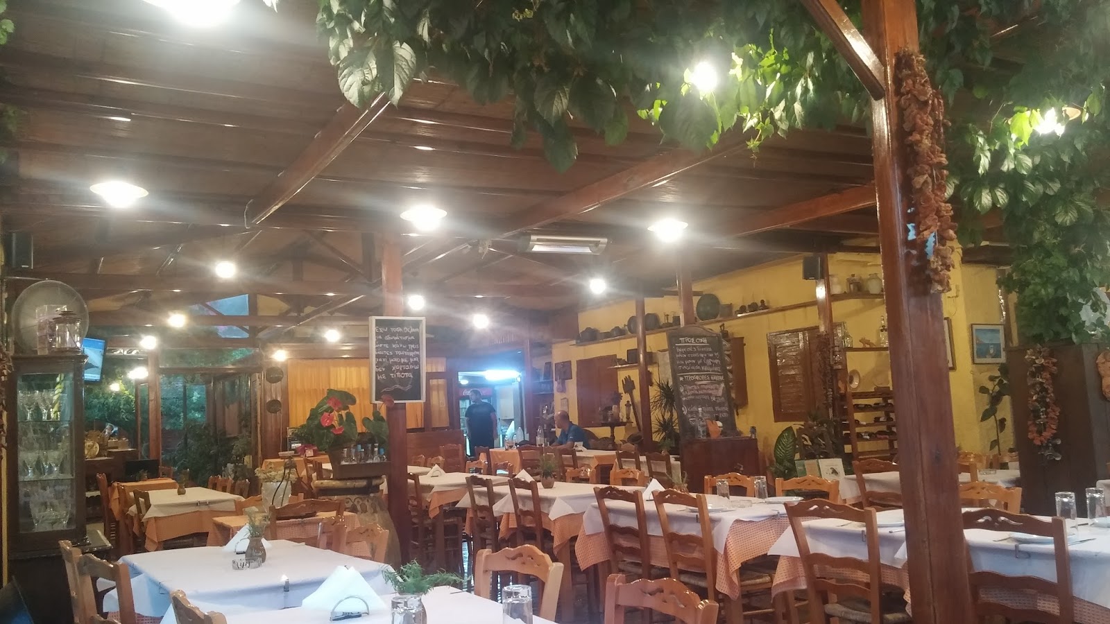 Canlı müzik ve danslar ile restoranlar Tiflis Canlı müzik ve danslar ile restoranlar Tiflis