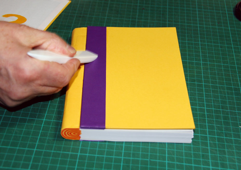 reino artesanal ONION SKIN BINDING ENCUADERNACIÓN DE PIEL DE CEBOLLA