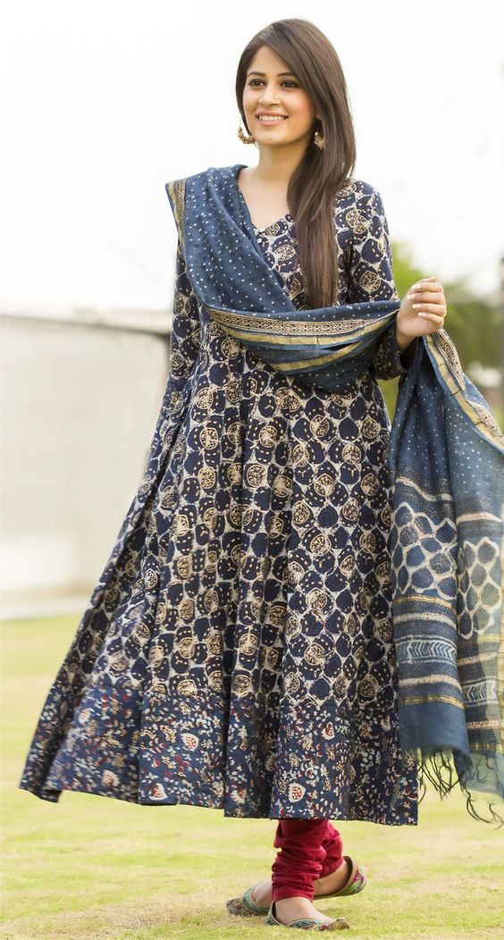 lawn gown style