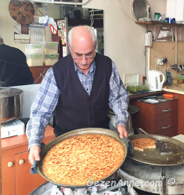 nar gibi kızarmış tazecik künefe, Çınaraltı künefe Yusuf Usta Hatay