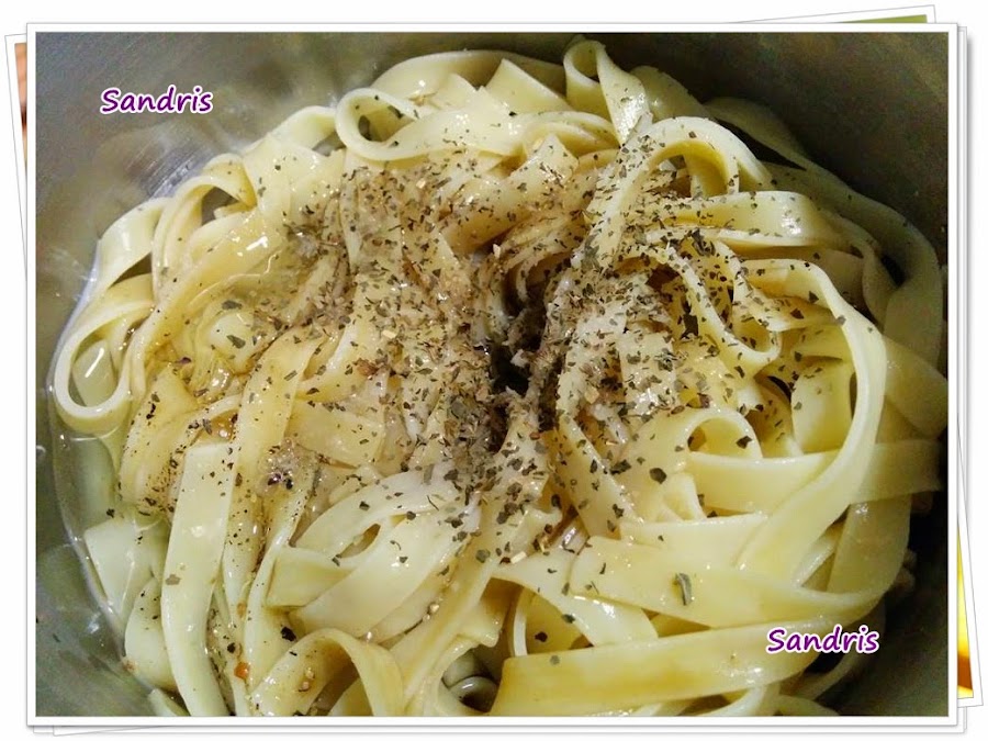 Tagliatelle con verduras, crujientes, salsa de soja y Perrins Cocina Tagliatelle con verduras, crujientes, salsa de soja y Perrins Cocina