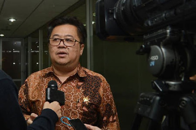 Disebut Hoax, Penyebar Video Politikus PDIP 'Bagi-bagi Amplop' Minta Maaf Disebut Hoax, Penyebar Video Politikus PDIP 'Bagi-bagi Amplop' Minta Maaf