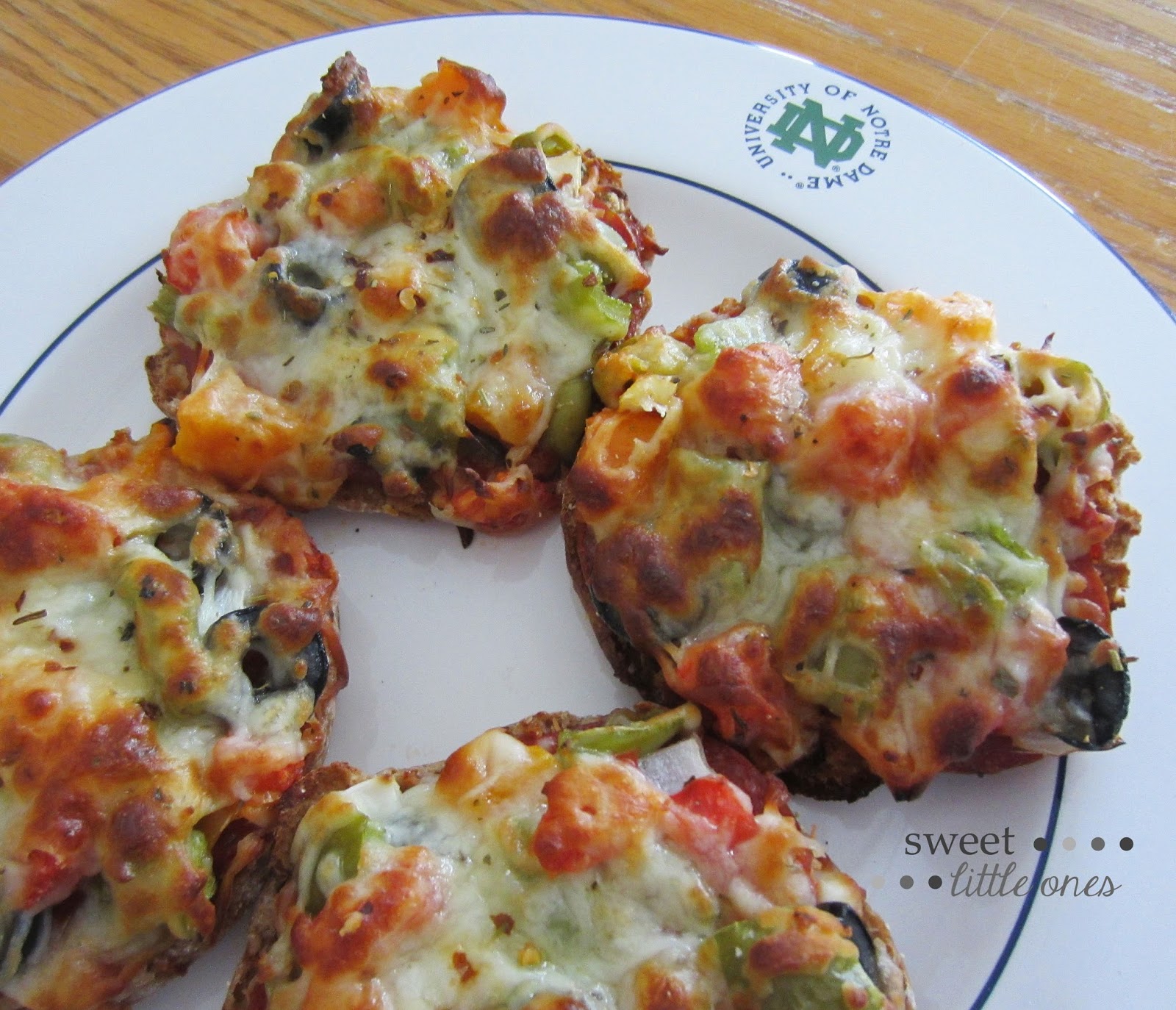 English Muffin Mini Pizza Recipe: Perfect for Parties - www.sweetlittleonesblog.com