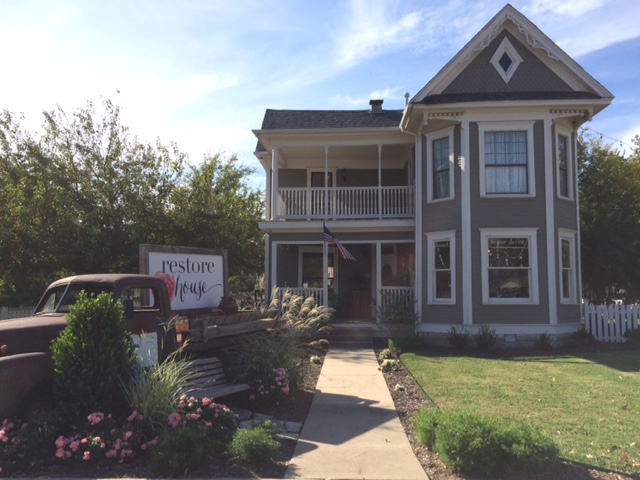 A Tour Of Restore House Broken Arrow Ok Dimples And Tangles