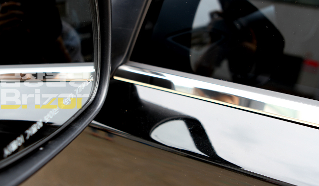 Real Automotive Stainless Steel Molding Accessory: Window Trim (Belt