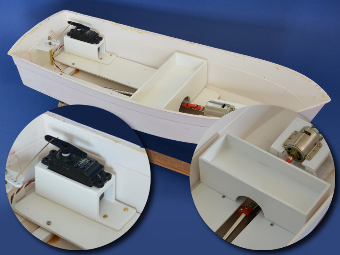 Graupner Marina - Neues Innenleben (Detailaufnahme): Neue Servohalterung und Akkuschale aus Holz gefertigt