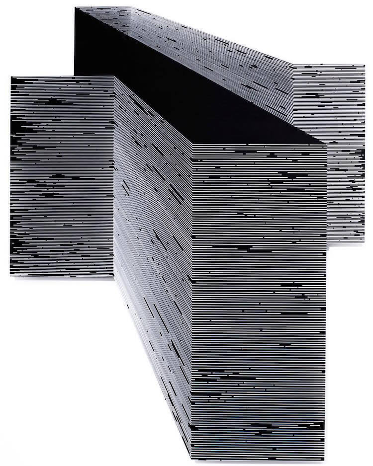 Stunning Hand-Drawn 3D Optical Illusions Play With Depth and Perspective Stunning Hand-Drawn 3D Optical Illusions Play With Depth and Perspective