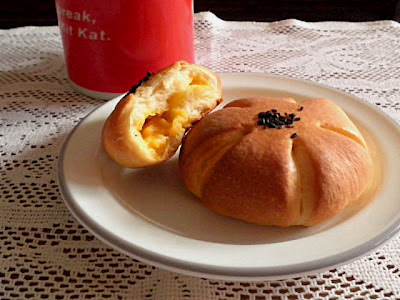 Eggless Custard Buns Recipe @ http://treatntrick.blogspot.com