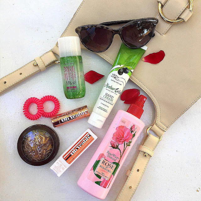 What's in my summer bag Pink Daisy Loves