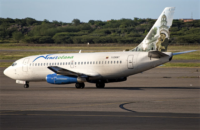 venezoalana boeing 737-200 taxiing