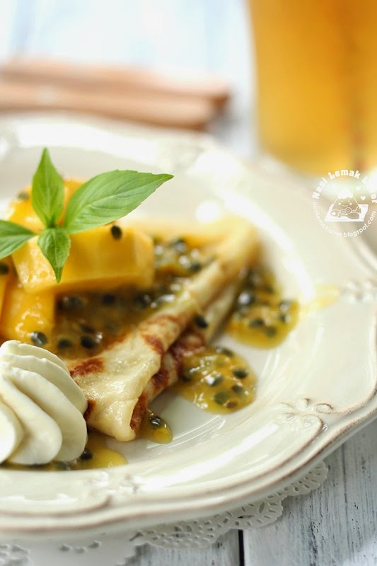 Nasi Lemak Lover Crepes with passion fruit sauce 百香果蜜汁可丽饼
