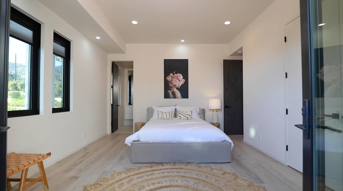 43 Interior Design Photos vs. 5944 Filaree Heights Rd, Malibu Luxury Home Tour