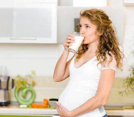 6 Kandungan Bermanfaat Susu Kedelai untuk Ibu Hamil