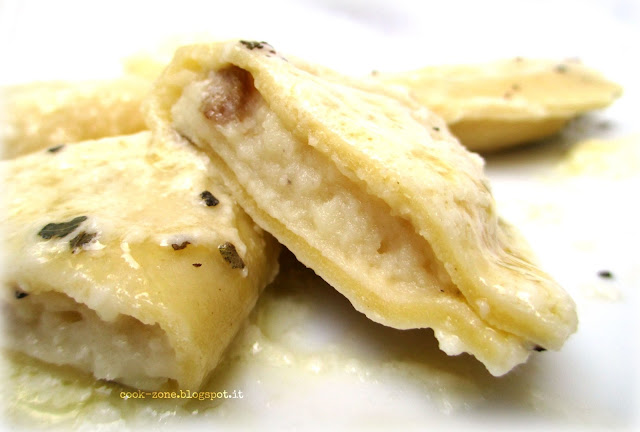 panzerotti ai funghi, patate e stracchino