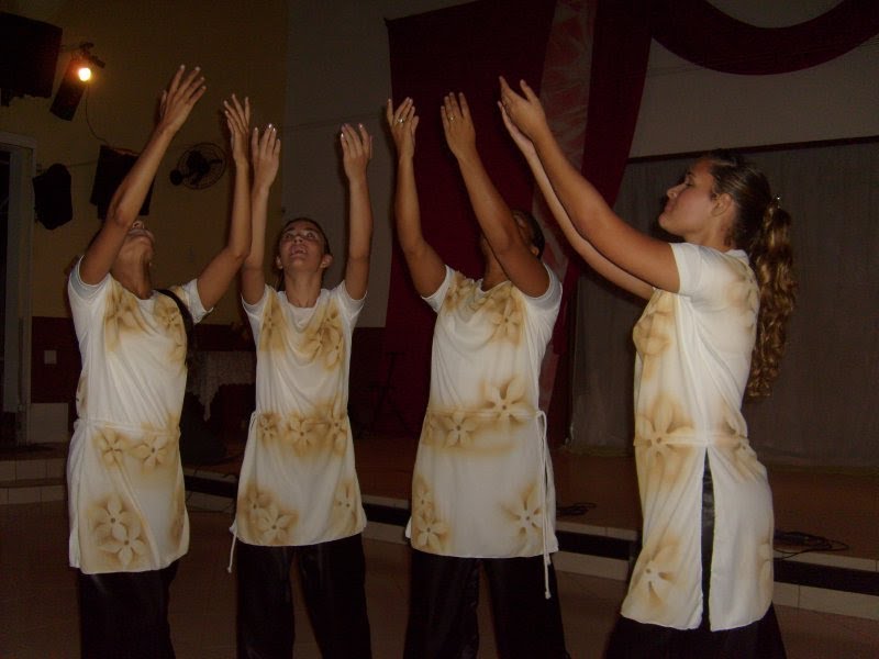 HEBROM: Modelos de Roupas para a Dança na Igreja