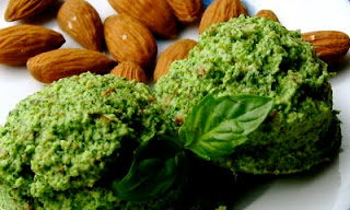 Pesto de urzici si migdale