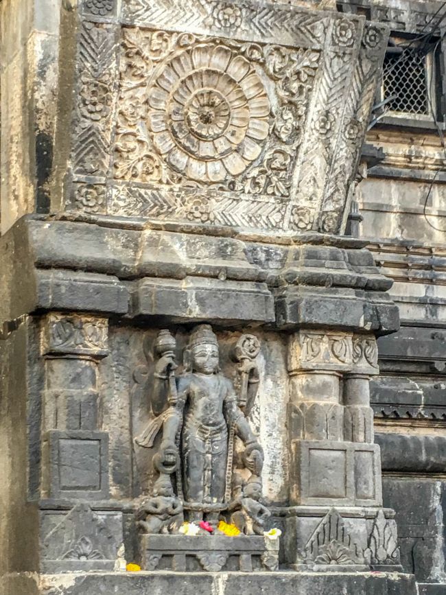 Gods and flower figures on the walls of Trimbakeshwar Jyotirling