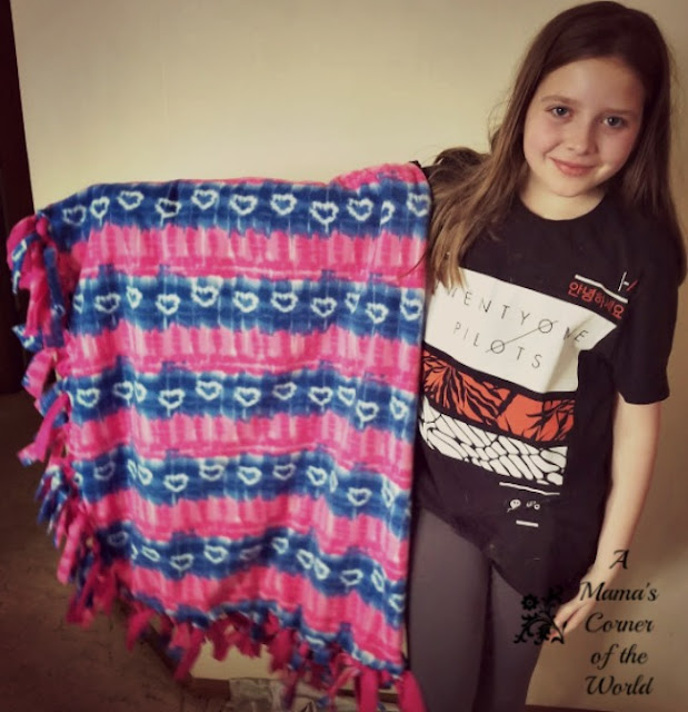 Social Good Project Making Fleece Blankets for Charity Organizations