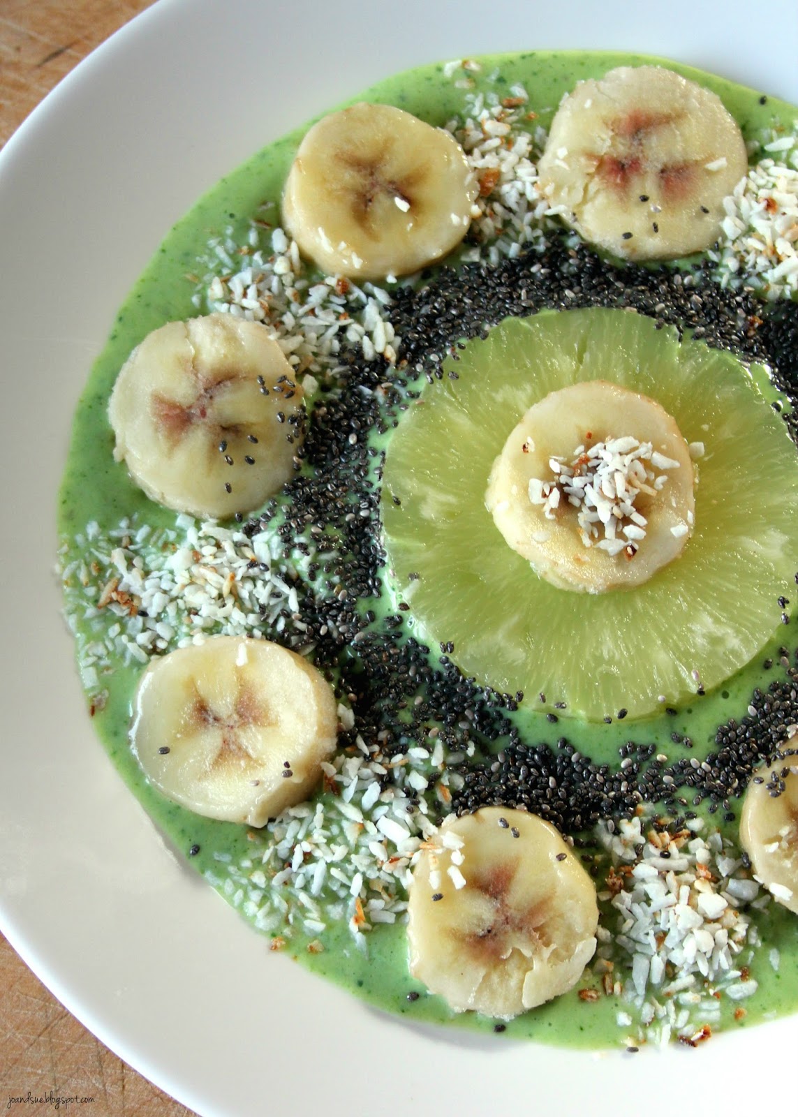 Jo and Sue Pineapple Sunshine Smoothie Bowl