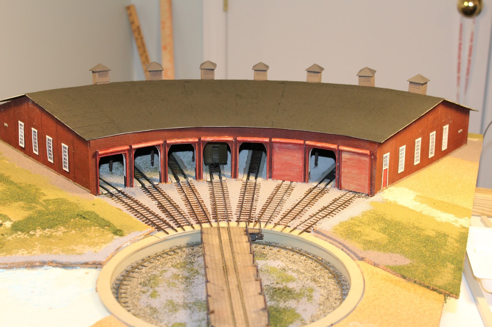 The Blacklog Valley Meets the East Broad Top Narrow Gauge Finishing the EBT Roundhouse