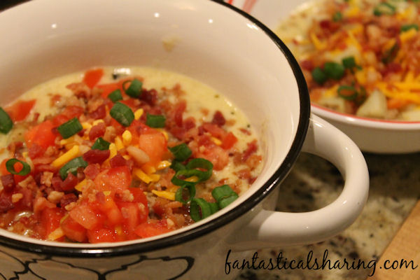 Slow Cooker Cheeseburger Soup // A delicious cheesy potato soup fixed in the crockpot with ground beef and topped with all the best hamburger toppings! #recipe #soup #slowcooker #crockpot