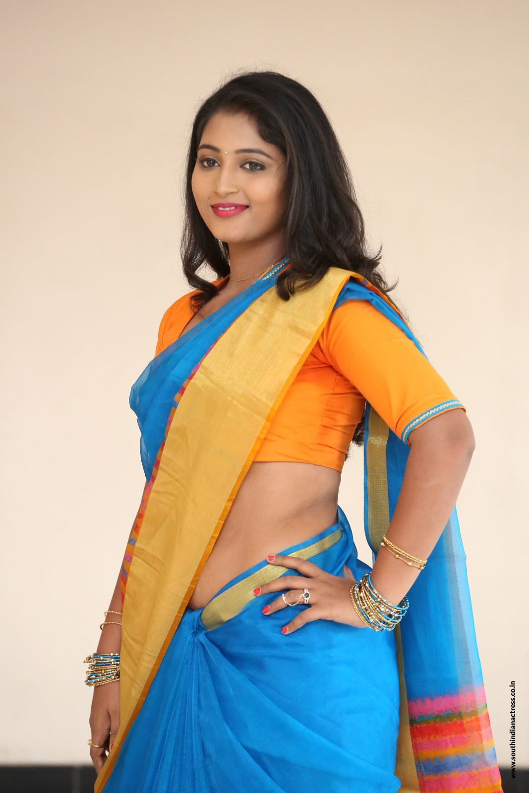 Teja Reddy hot navel show in saree stills - South Indian Actress
