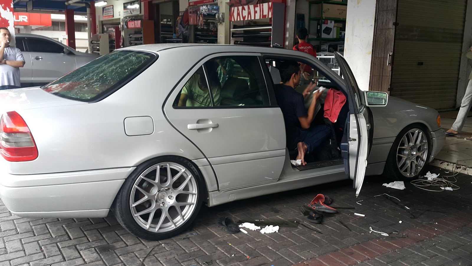 KACA FILM JOGLO PETUKANGAN CIPULIR KEBAYORAN LAMA ARTERI PONDOK INDAH