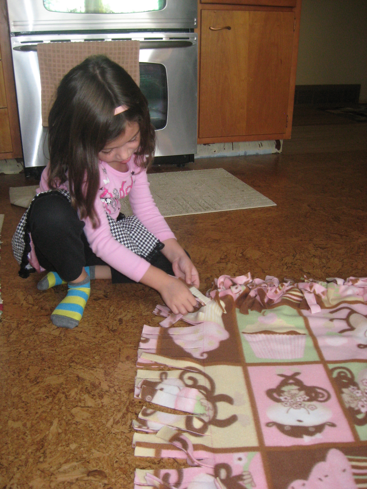 DIY Children's Fleece Blanket (Christmas Gift Idea!) Saving Family Green