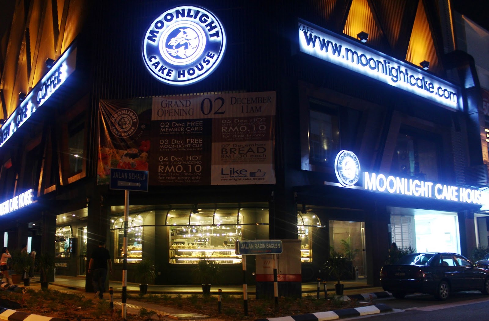 JE TunNel MOONLIGHT CAKE HOUSE Your Favourite Cake House in Sri Petaling!