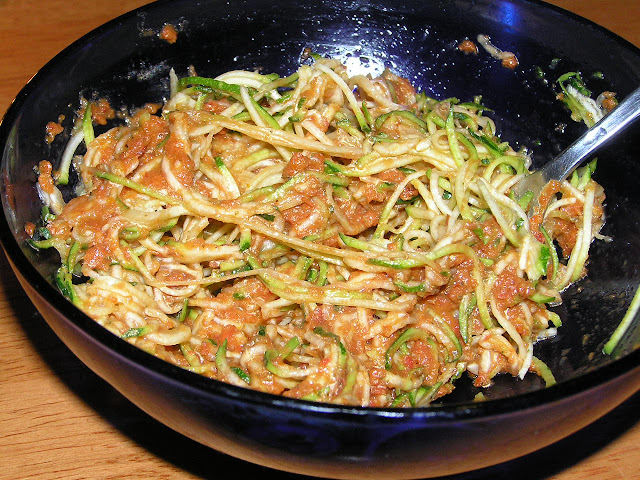 zucchini noodles with raw marinara