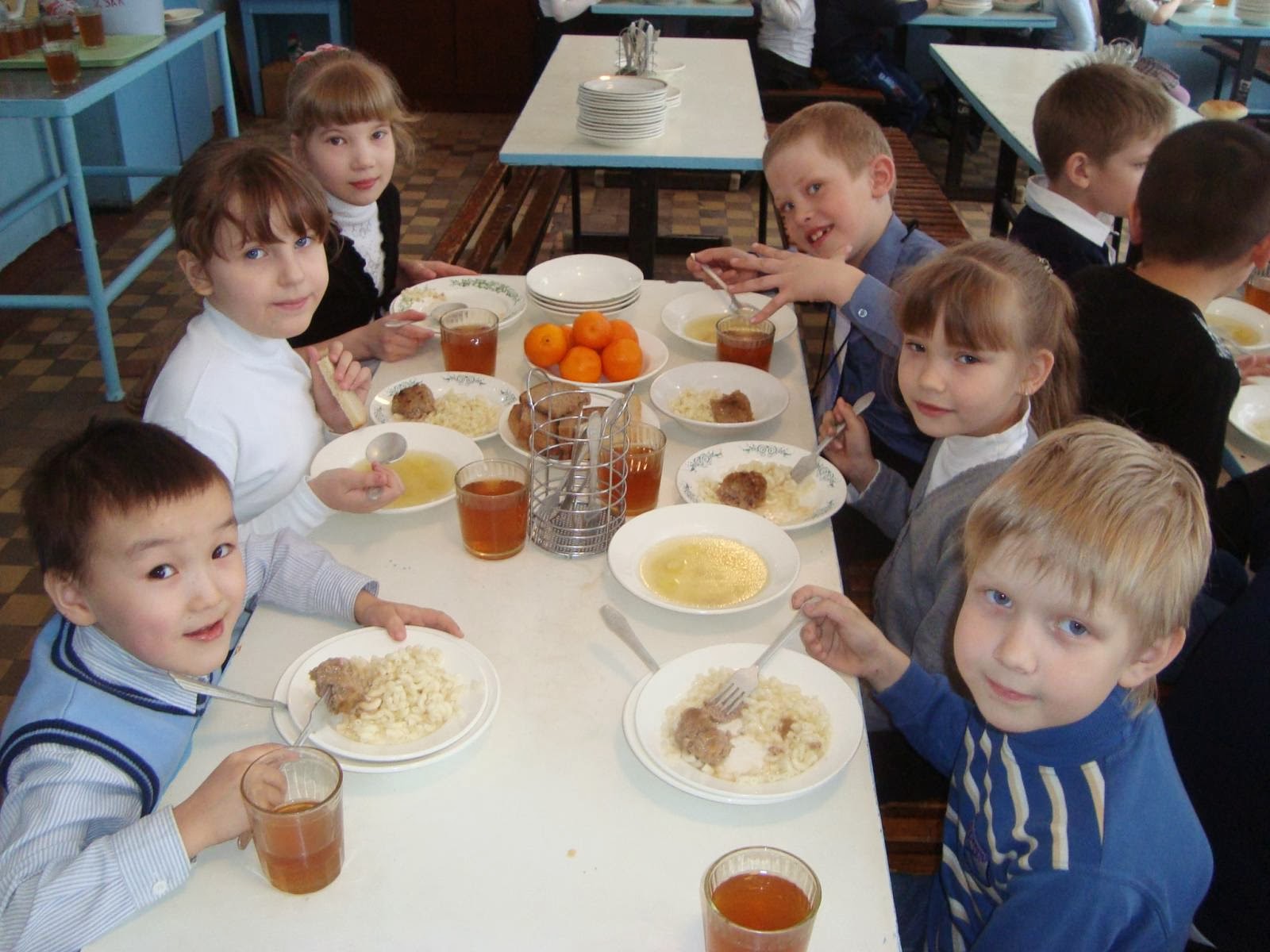 тв еда дети к столу