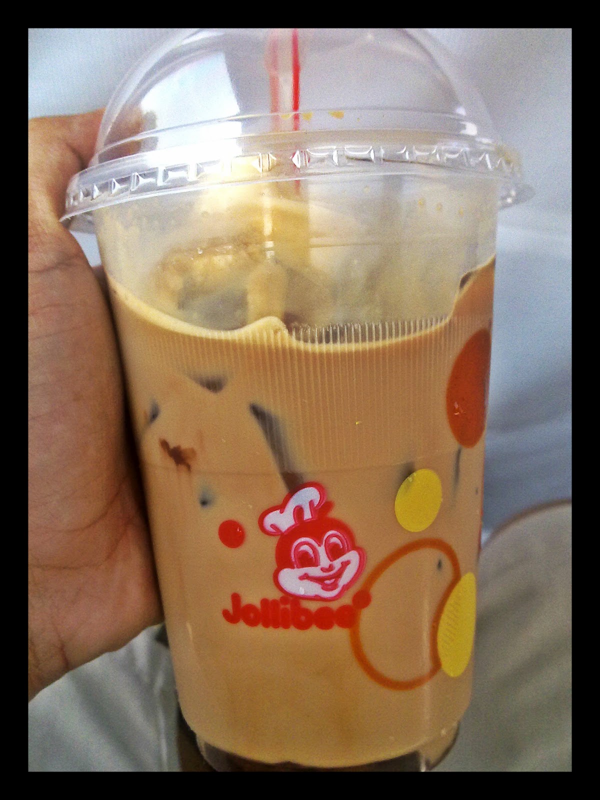 F/D EXPLORER Get a lift with Jollibee's Chocolate and Coffee Float!