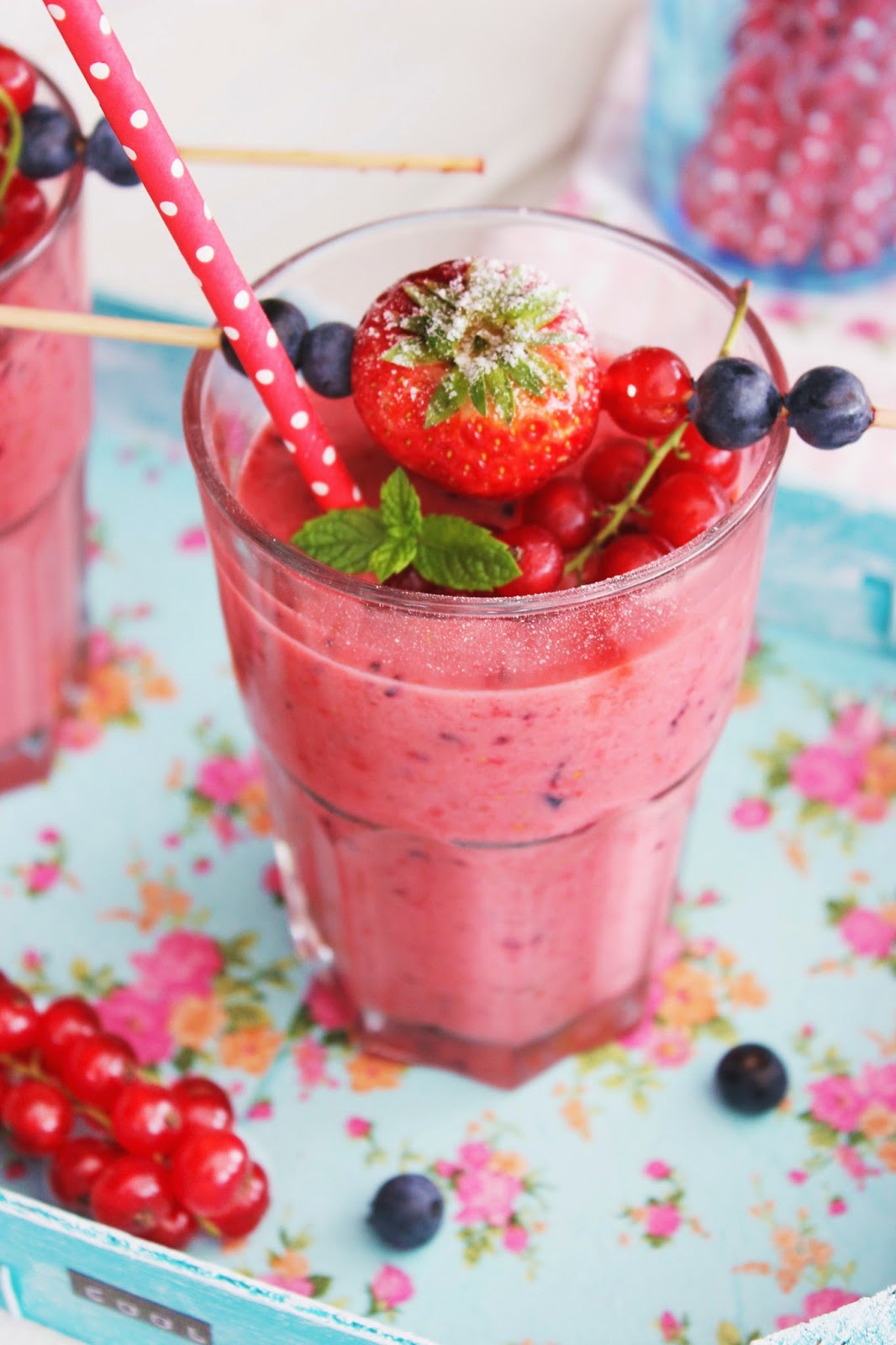 {DIY} Mini Tablett &amp; Beeren Shake