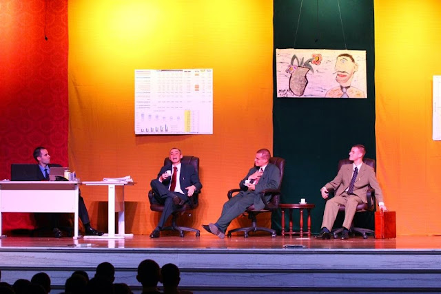 Teatro "Amizade interesseira"