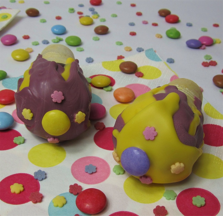 Zitronen-Cakepops in der Eiswaffel 3