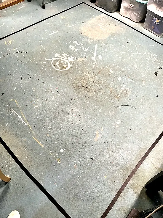 How to Paint an Area Rug in the Basement