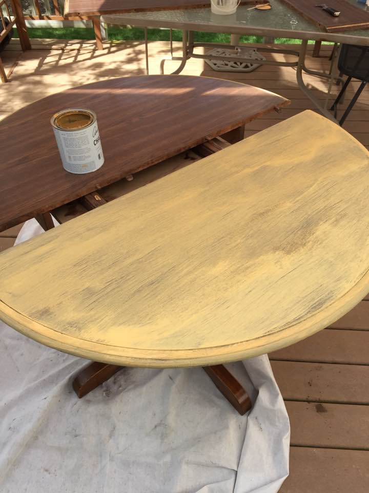 Applying the first coat of Arles. Applying the first coat of Arles.