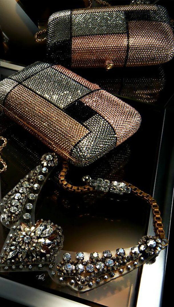 Brilliant Luxury ♦ bejeweled clutch #bags Brilliant Luxury ♦ bejeweled clutch #bags