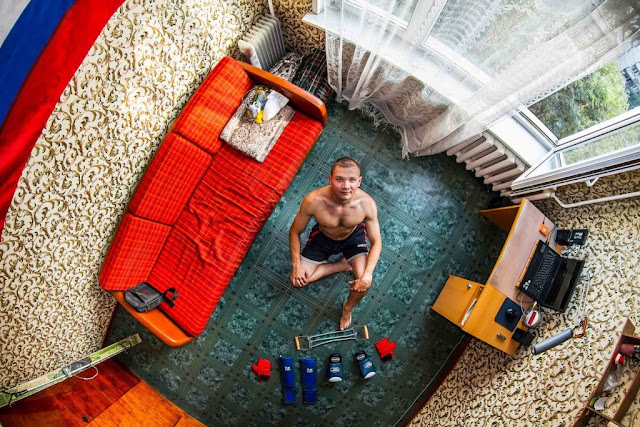 John Thackwray: My Room Project - Oleg (Novosibirsk - Rusia) Green Pear Diaries, fotografía, vida, John Thackwray, My Room Project