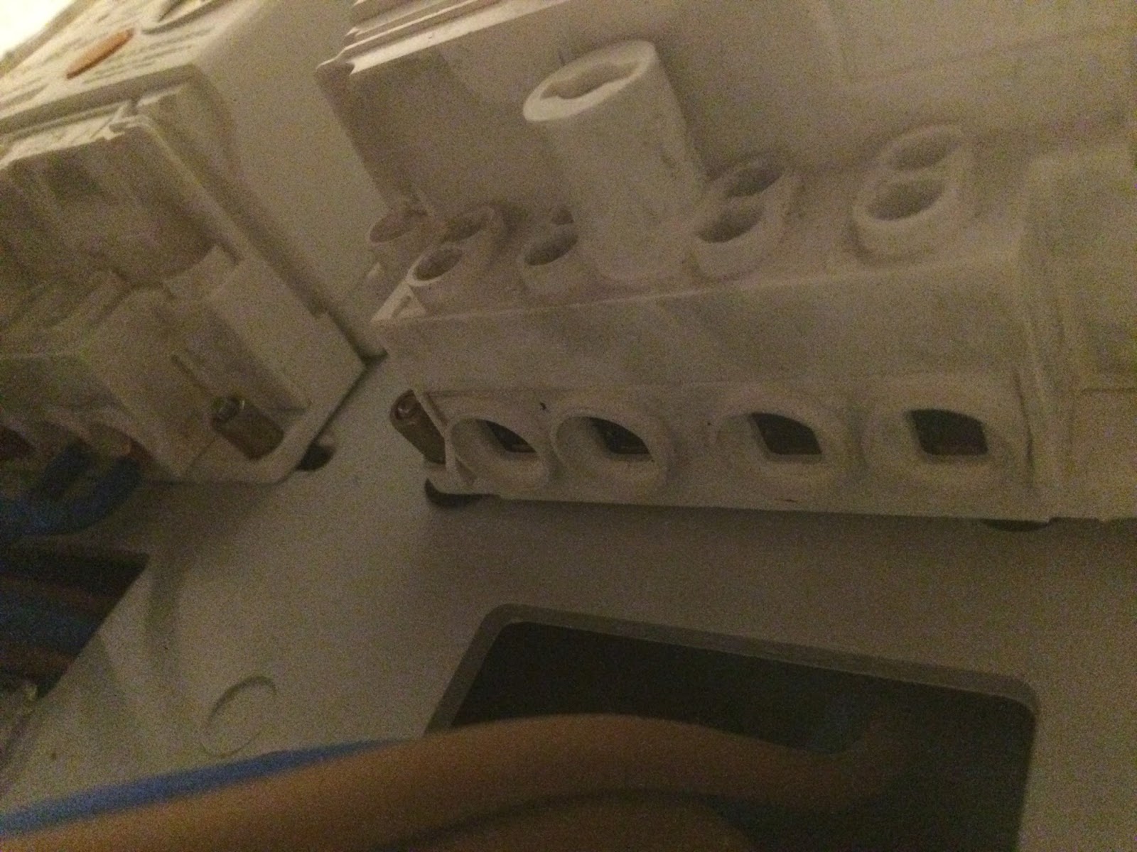 Como Enganchar La Luz Sin Que Te Pillen Reparalo tu mismo: COMO TRUCAR EL CONTADOR DIGITAL DE LA LUZ.