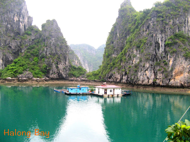 house on water Halong Bay