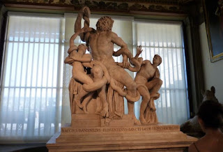 La Galleria degli Uffizi. La Galleria degli Uffizi.