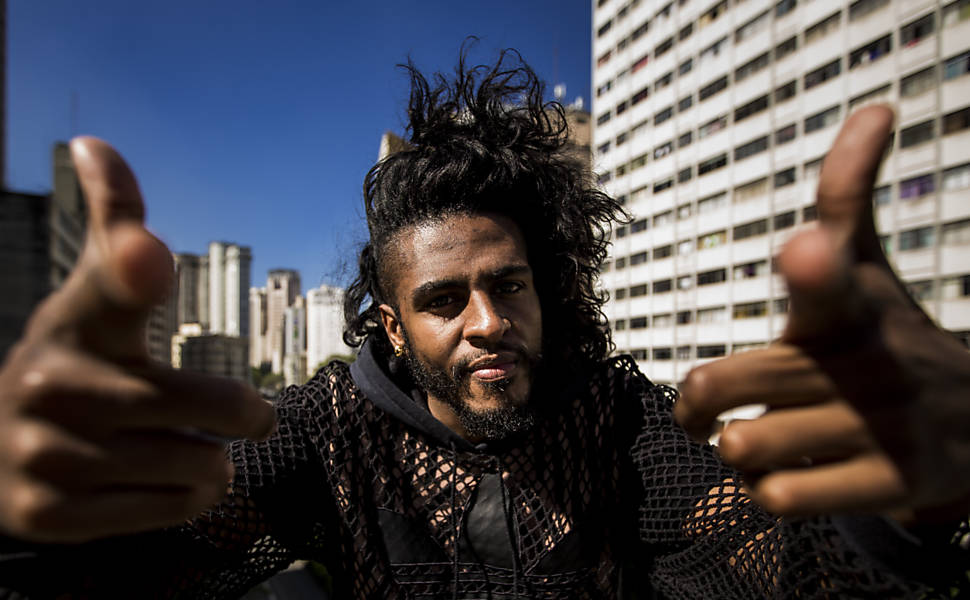 Rapper brasileiro Rico Dalasam estreia turnê na Parada LGBT do Canadá Rapper brasileiro Rico Dalasam estreia turnê na Parada LGBT do Canadá