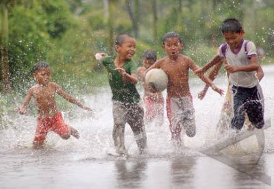 10 Tingkah Konyol ini, Bila Dulu Kamu Alami, Berarti Masa Kecilmu Bahagia. 10 Tingkah Konyol ini, Bila Dulu Kamu Alami, Berarti Masa Kecilmu Bahagia.
